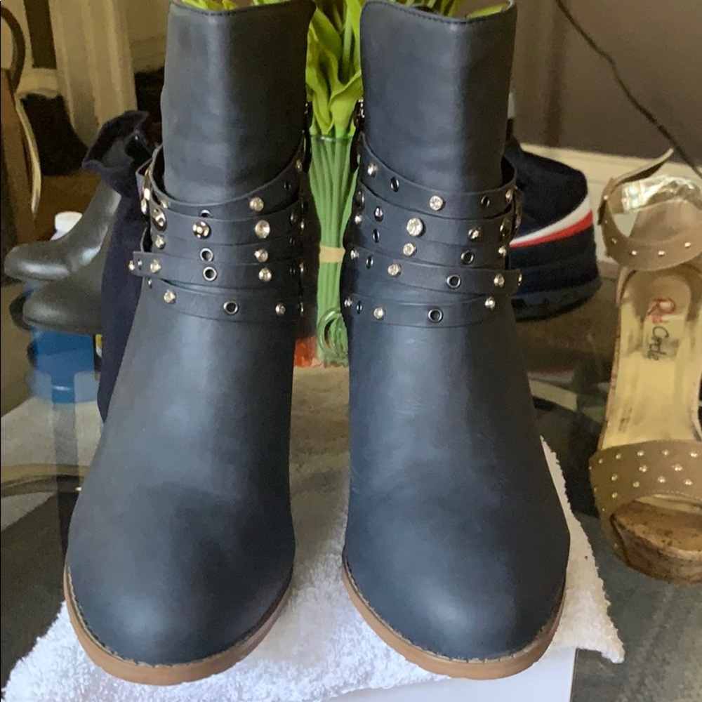 Navy blue studded wedge boot....super cute